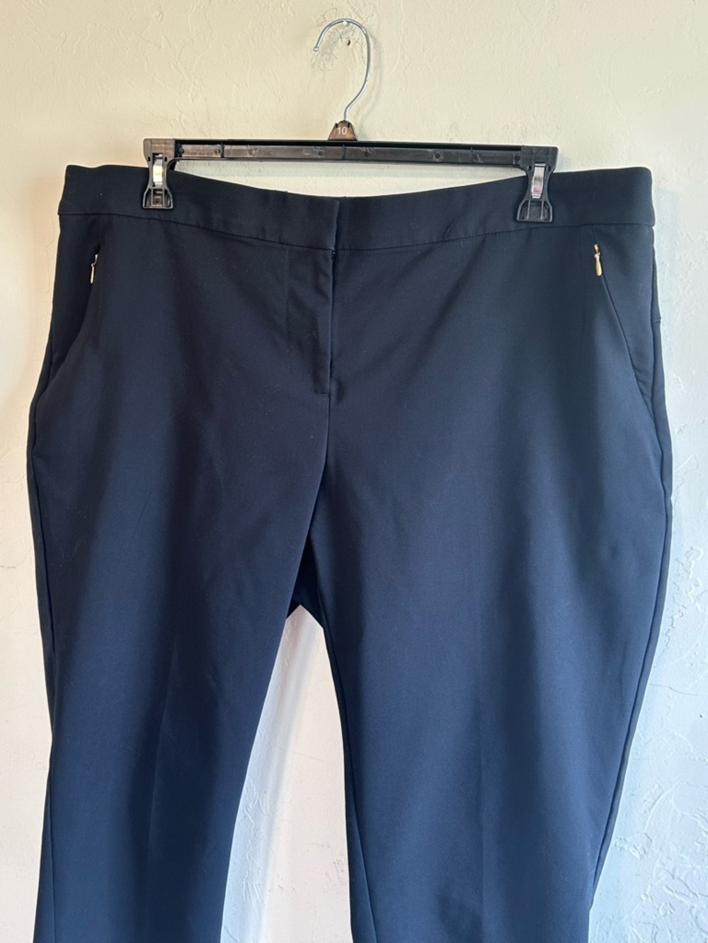 EVRI Classic Black Stretch Relaxed Fit Capri Cropped Gold Detail Pants Sz 18W - Picture 7 of 9